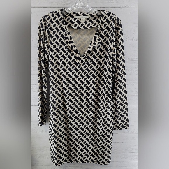 Diane Von Furstenberg Dresses & Skirts - Diane Von Furstenberg Black & White Link Print Silk Dress, Size 6, Black/Cream